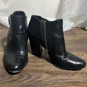 Preloved-MICHEAL KORS Woman’s Black Leather Booties.